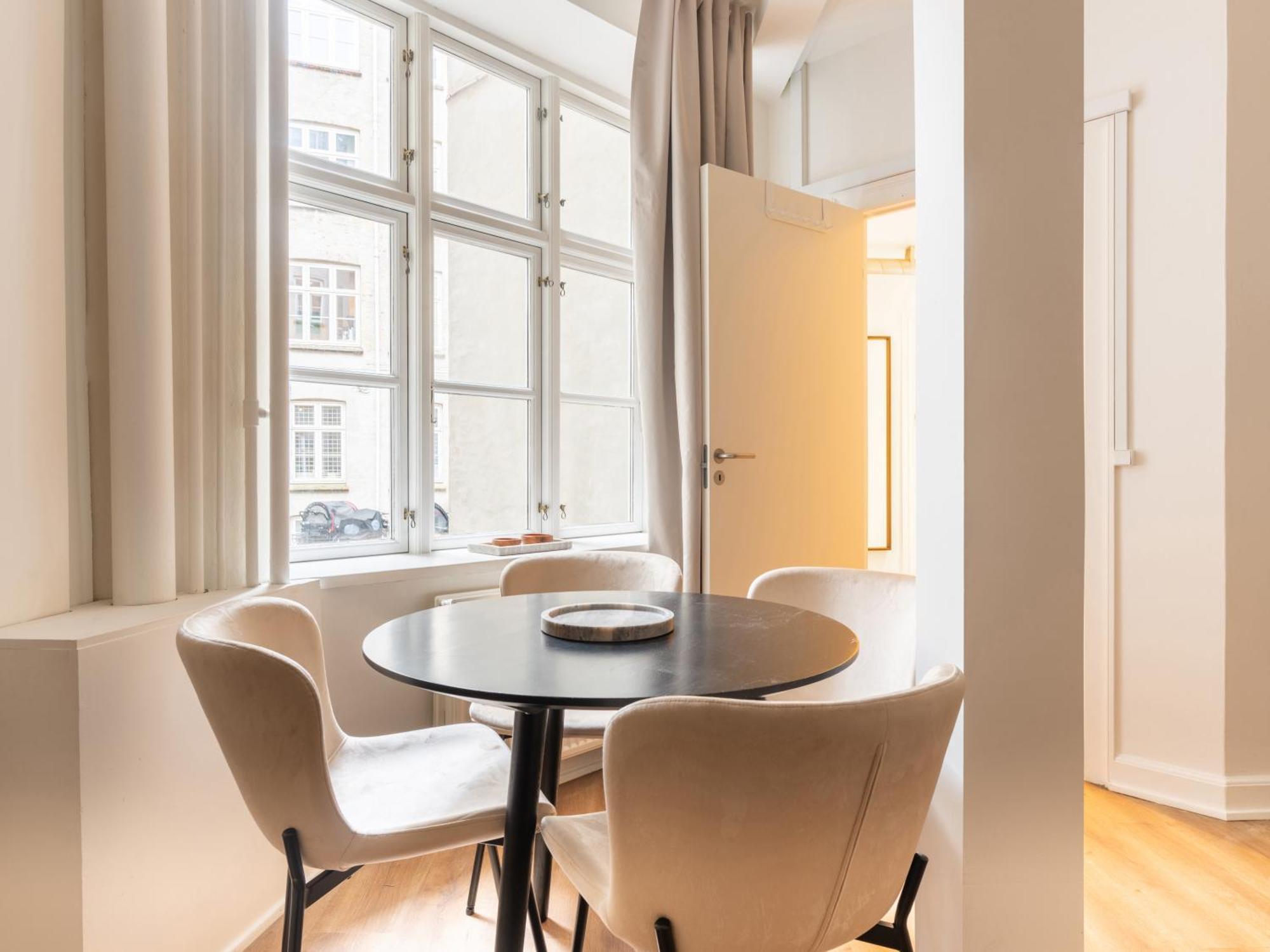 Sanders Noble - Fantastic 4-Bdr Apt In The Capital كوبنهاجن المظهر الخارجي الصورة